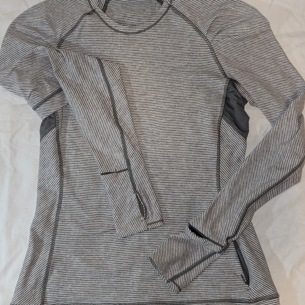 Lululemon Athletica Gray Long Sleeve Tee